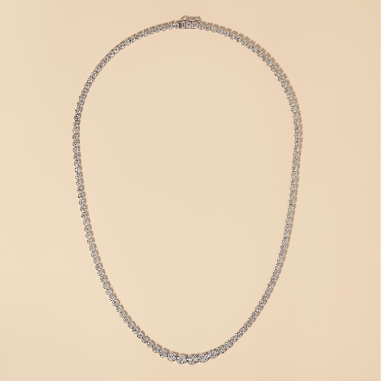 Colar de diamantes degradês em cravação coroa 5,89 ct