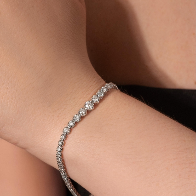 Pulseira riviera de diamantes degradês em cravação coroa 2,13 ct