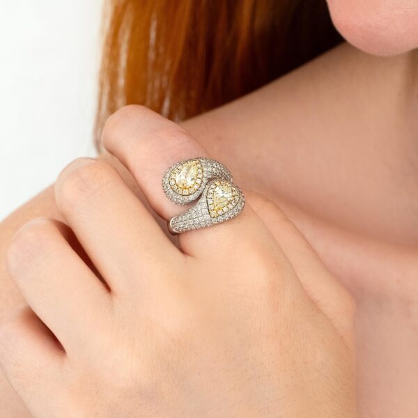 Anel duas voltas em diamantes fancy light yellow 1,42 ct e diamantes brancos 2,00 ct