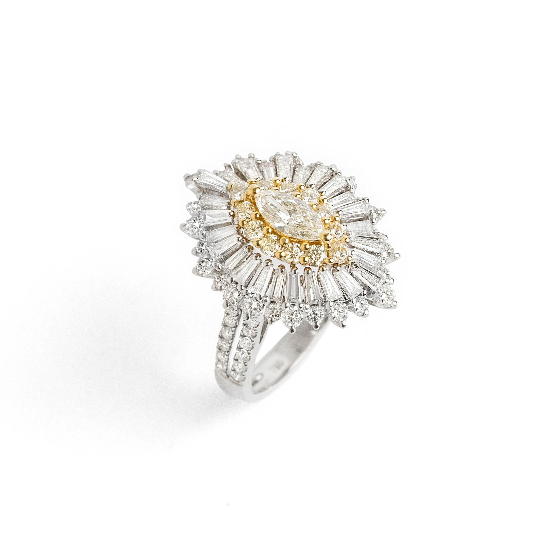 Anel diamante Fancy yellow light com diamantes brancos 2,19 ct